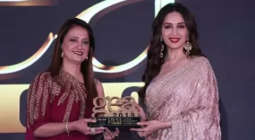 Award Photo Khoobsurat